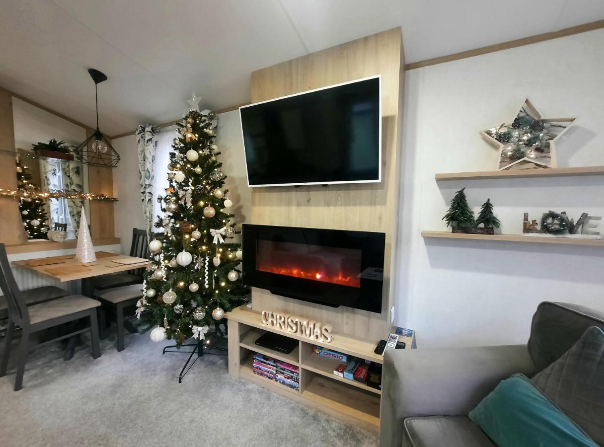 Treehouse - Hot Tub Holiday home