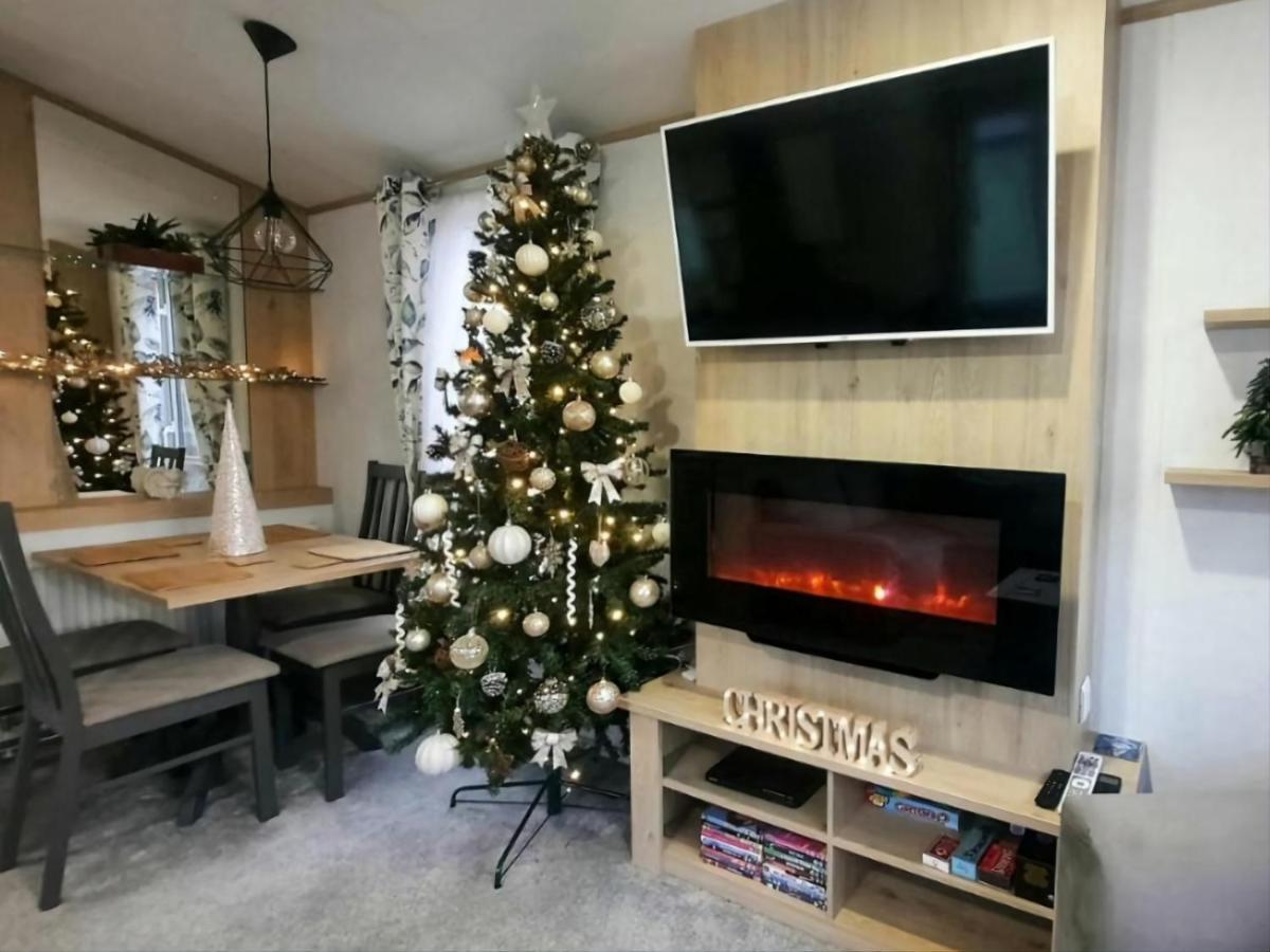 Treehouse - Hot Tub Holiday home