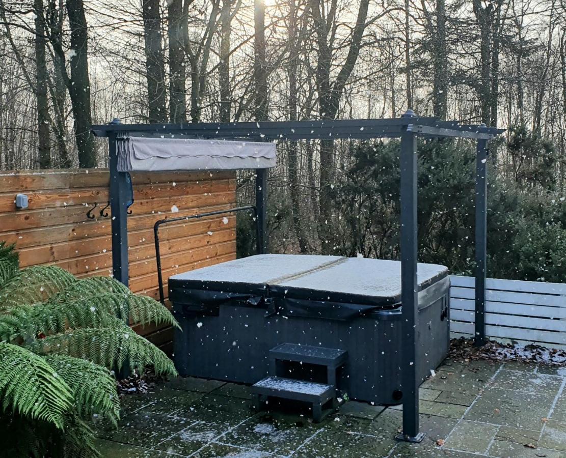 Treehouse - Hot Tub Holiday home Newton on the Moor